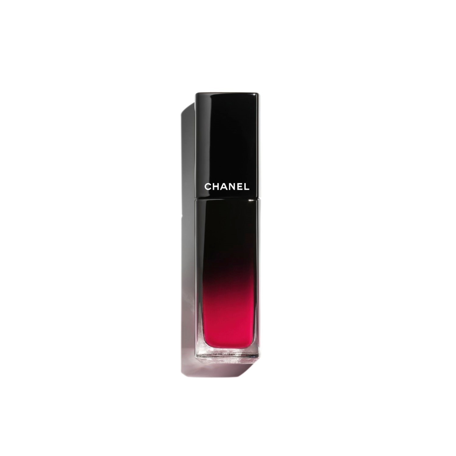LA BARRA DE LABIOS LÍQUIDA BRILLANTE DE LARGA DURACIÓN